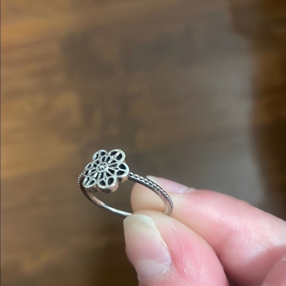 Pandora Floral Daisy Lace Ring - Picture 2 of 3